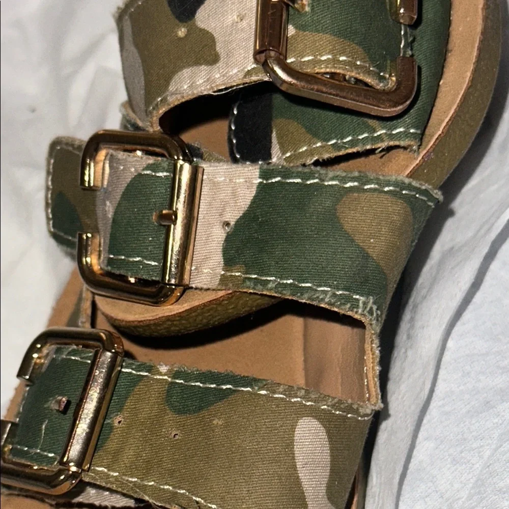 Link comfort size 6 unisex Kids Camo Sandals